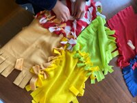 203 Buntes Kuschelkissen mit Fransen (17)