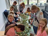 273 Deko-Metallgestell mit frischen Blumen (6)