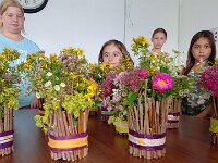 280 Weiden-Vase mit frischen Blumen (3)