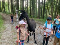 512 Lama-Trekking mit braeteln am Lagerfeuer (11)
