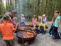 512 Lama-Trekking mit braeteln am Lagerfeuer (6)