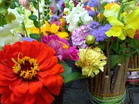 280 Weiden-Vase mit frischen Blumen (4)